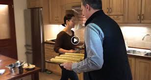 Lázár jános hódmezővásárhelyi polgármester felesége tilosban parkol. Igy Keszult Lazar Janos Csaladjanak Karacsonyi Menuje Video A Hirek Foutcaja