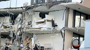 At least three people have died, and eleven more were injured or hospitalized as a result of the collapse. 3tweg4ff1cyrzm