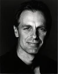 Descubrí que Keith Carradine, que interpreta a Frank Lundy, está  relacionado con David Carradine. Son hermanastros. Y David fue su mentor. :  r/Dexter