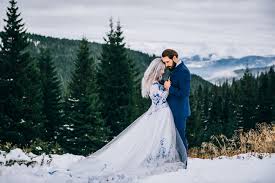 For some, wearing a short dress in the middle of the winter might sound dreadful. Attire Tips For The Wedding Guest High Mountain Weddings