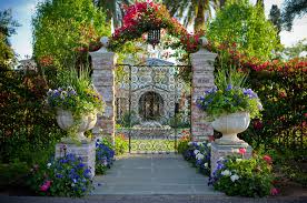 The company specializes in the construction of residences, as well as buildings. Home 2015 Berghoff Design Group