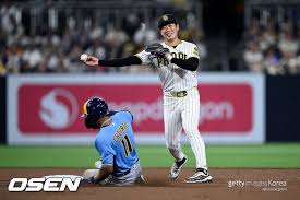 Song Sung-mun, Bae Ji-hwan Hitless in First MLB Matchup