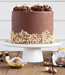 Torte Mit Nutella Buttercreme Bestreichen Rocher Torte Susses Geback Rocher Kuchen