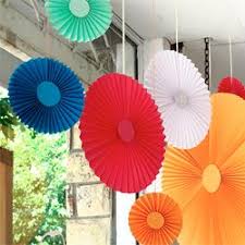 Easy To Make Paper Rosette In Spanish I Wish I Could Read Spanish But I Think I Ge Paper Party Decorations Paper Party Decorations Diy Paper Decorations