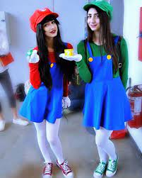 Alle notwendigen kostüme und accessoires finden sie in dieser kategorie von vegaoo.de. Super Mario Und Luigi Kostum Selber Machen Diy Maskerix De Mario Und Luigi Kostum Selber Machen Mario Und Luigi Kostum Mario Und Luigi