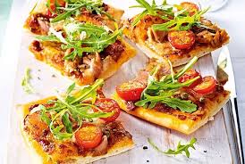 Pesto Pizza Mit Thunfisch Und Kapern Rezept Lecker Pesto Pizza Rezepte Lecker