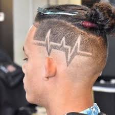 Kali ini 99.co indonesia akan menurut mereka sih, gaya rambut tersebut terlihat sederhana dan cocok bila digunakan di segala acara faktanya, rambut ikal bisa dibentuk dengan gaya tousled hair, seperti gambar di atas. 81 Ide Garis Rambut Garis Rambut Rambut Rambut Pria