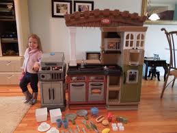 Teamson kids' play kitchen is a classic wooden kitchen with a stove that opens, a microwave, a sink, and working stove knobs. Melissa And Doug Wooden Play Kitchen Oscarsplace Furniture Ideas Wooden Play Kitchens For Kids