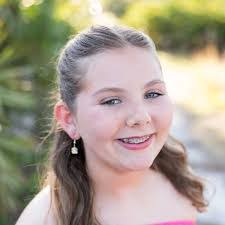 Emmy Estes's Instagram, Twitter & Facebook