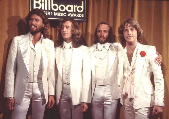 Barry Gibb & His Wife of 52 Years Have 5 Kids & 7 Grandkids He Prays For —  Some of Them Are Stars on Stage