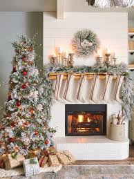 35 Pretty Christmas Living Room Ideas To Get You Ready For The Holidays Christmas Fireplace Decor Christmas Decor Trends Christmas Fireplace