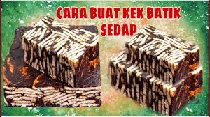 Keluarkan kek dan biarkan suhu bilik sekejap bagi lembut sebelum senang untuk dipotong. Cara Buat Kek Batik Sedap Lembut Mudah Kurang Manis Youtube