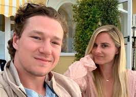 Par le fait même, il devenait le premier joueur du tricolore à atteindre le plateau des quinze filets cette saison. Decouvrez 11 Photos De Cat Belanger La Blonde De Tyler Toffoli Des Canadiens Fan De Hockey
