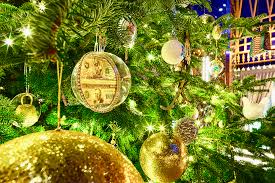 Decorating a christmas tree in 2021: World S Most Expensive Christmas Tree Features Over 15m In Ornaments Robb Report