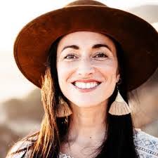 Vanessa Doyle's Instagram, Twitter & Facebook