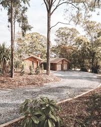 Gold Coast Buyers Agents On Instagram Secured Pre Market This Sprawling Acreage In The Heart Of Suburbia Has Just Been In 2020 Gold Coast Buyers Agent Coast