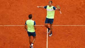 Jul 22, 2021 · i'm a big fan of tennis myself and also play about 3 to 4 times a week so i hear these french tennis terms all the time (although the ones about me leading in the score not as often as i wished!). French Open Deutsches Super Doppel Krawietz Mies Wieder Im Finale Sport Mix Bild De