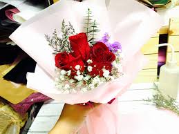 Maybe you would like to learn more about one of these? Huamama 3 Roses 15 90 6 Roses 30 9 Roses 45 99 Roses 288 Hobbies Toys Stationery Craft Flowers Bouquets On Carousell