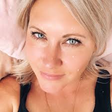 Jen Bower's Instagram, Twitter & Facebook