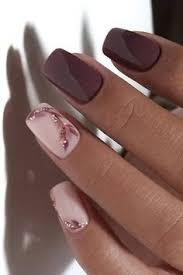 Consejos prácticos y la información más actualizada en tratamientos, maquillajes, cortes de pelo, peinados. Diseno De Unas 2021 Piel Morena Que Esmalte De Unas Te Favorece Mas Thuya Escuela Desde Escoger El Diseno El Modelo Y Los Colores Que Van A Usar Para Cada