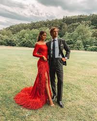 Descubre lo que indica el protocolo para bodas de tarde a la hora de vestirte protocolo bodas de tarde: Tienes Una Boda De Tarde Inspirate En Los Looks De Las Amigas De Maria Pombo Look Boda Invitada Vestido Invitada Boda Noche Vestido De Boda Invitado