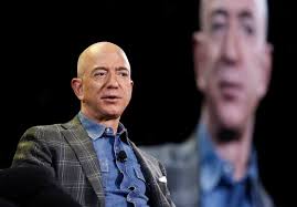 Jeffrey preston bezos is an american business magnate, media proprietor, and investor. Bolee 40 Tysyach Chelovek Ne Hotyat Chtoby Dzheff Bezos Vozvrashalsya Na Zemlyu Posle Poleta V Kosmos Gromadskoe Televidenie Gromadskoe Televidenie