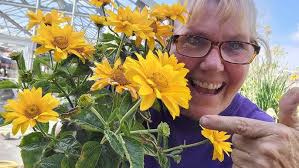 🟢 Rafaela Garden Tour 🌿 Incredible garden with many crops 🍇🥭🥕🥒