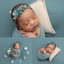 Tiny toes, perfect poses, and that beryl green glow. Swipe through to see  this little one's precious moments! 🤍💫 Just 1 spot left for September!✨  📸 Explore our portfolio at www.qanewbornstory.com 💌