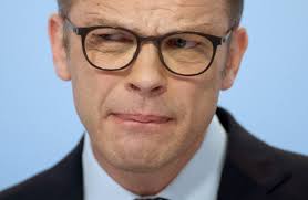 Deutsche Bank CEO scolds MDs who had suits fitted