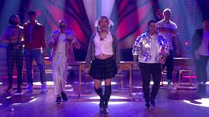 Let's dance 14 prominente wollen beweisen, dass sie beim tanzen eine gute figur machen. Let S Dance 2019 Fur S Boys Vs Girls Battle Wird Oliver Pocher Zu Britney Spears