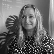 Heidi Gillett's Instagram, Twitter & Facebook