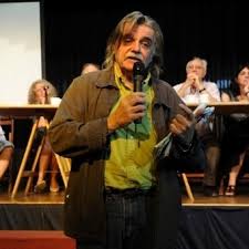 Un periodista se presenta como «freelance» sin aclarar que la entrevista es para el periódico digital infobae. Por Razones Politicas Horacio Gonzalez Se Despide De La Biblioteca Nacional