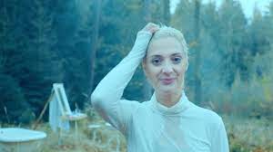 She is an actress and writer, known for dune (2000), children of dune (2003) and tristan + isolde (2006). Barbora Polakova Po Valce Oficialni Video Youtube