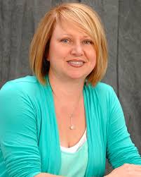 Hi I'm belinda 53 mam to 4 tall sons and nanna to 2 beautiful  granddaughters a handsome grandson I also have 2 handsome step grandsons  too I've dyed my hair back to