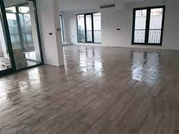 Ev için gerekli temizlik malzemeleri alırken dikkat edilmesi gereken hususlardan biri de son kullanım tarihleri ve hangi yüzeye ne tür malzemelerin kullanılacağı konusunda bilgi sahibi olmaktır. Ankara Bos Ev Temizligi 0507 474 99 52 Seta Ankara Temizlik Sirketi