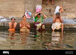 Indian woman bathing in river hi-res stock photography and images - Page 3  - Alamy