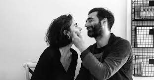 Motosikletle trafikte görüntülenen çift, soruları cevaplamadan hızlıca uzaklaştı. Sila Nin Ilker Kaleli Mesajinda Dikkat Ceken Ayrinti Magazin Haberleri Ntv