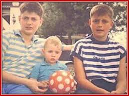 Both are former players themselves, and they are easy to spot behind nemanja remembered nikola mainly as the little kid strahinja used to terrorize, tossing him from one bed to another in the. Nikola Jokic Kindheitsgeschichte Plus Unzahlige Biografische Fakten