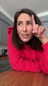 Kate Corona's Instagram, Twitter & Facebook