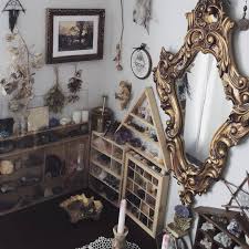 162 Likes 8 Comments Lou Witchy Flower On Instagram I Need To Organize My Table Crys Zen Bedroom Decor Boho Bedroom Decor Room Ideas Bedroom