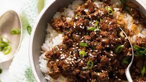 Mix together the beef, garlic, ginger, chilli flakes, soy sauce and kecap manis in a bowl. Asian Beef Bowls Super Quick Recipetin Eats