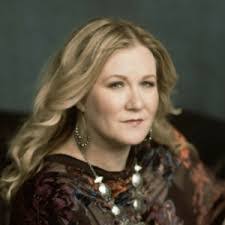 Tara Shannon's Instagram, Twitter & Facebook