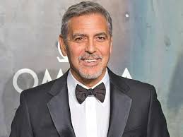 كانت بدايته في السينما عندما التقى بالمخرج يوسف شاهين الذي علم بقصة حبه للتمثيل، وقدمه في دور البطولة أمام فاتن حمامة في فيلم صراع في الوادي الذي لقي الكثير من الجماهيرية، ما جعل عمر الشريف وفاتن حمامة ثنائي لا يفترق. Ø¬Ø±ÙŠØ¯Ø© Ø§Ù„Ø¬Ø±ÙŠØ¯Ø© Ø§Ù„ÙƒÙˆÙŠØªÙŠØ© ØµØ­Ø© Ø¬ÙˆØ±Ø¬ ÙƒÙ„ÙˆÙ†ÙŠ ØªØ­Øª Ø³ÙŠÙ Ø§Ù„Ø´Ø§Ø¦Ø¹Ø§Øª