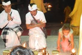 Suasana menjelang perayaan hari raya diwali di new delhi india. Besok Dipawali Ini Makna Hari Raya Tersebut Bagi Umat Hindu