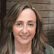 A Hit Brand's 'One Size Fits Most' Clothing Is Dividing America's Teens