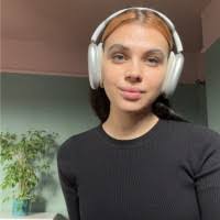 Evie Cox's Instagram, Twitter & Facebook