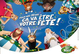 Animation du logo du parc astérix. Parc Asterix Le Petit Village Gaulois Dans La Cour Des Grands