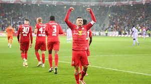 Ein bundesligist ist besonders umtriebig. 6djhb Y0b Es M