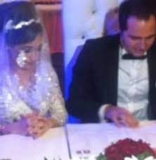İlköğretim, orta ve lise okul hayatını kars'ta tamamlayan özışık maddi nedenlerden dolayı eğitimini tamamlayamamış ve küçük yaşlarda i̇stanbul'a gelerek iş yaşamına adım atmıştır. Hadi Ozisik In Kizi Nazli Ozisik Dunya Evine Girdi