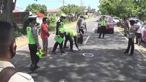 Upah atau gaji sopir truk sayur truk sabilur rizky budibodonk. Truk Cabai Tabrak Pembalap Liar Di Situbondo Polisi Belum Tetapkan Tersangka Bagian 1